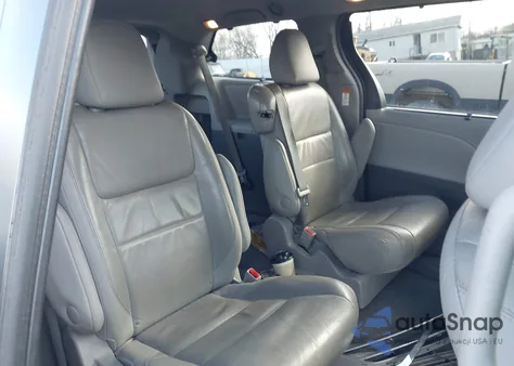 2016 Toyota Sienna Xle Premium 8 Passenger from USA, damaged, VIN 5TDYK3DC9GS758610